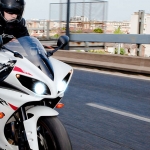 Importancia de revisar la iluminación de motocicletas y ciclomotores