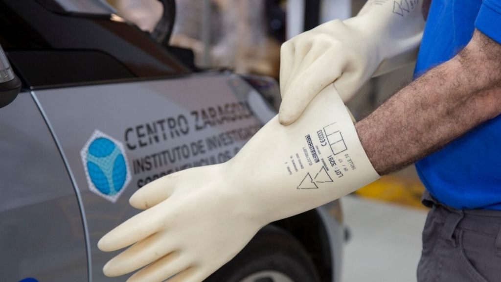 EPI's para manipulación segura de Vehículos Eléctricos e Híbridos CZ Revista técnica de Zaragoza